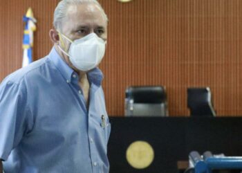 Continua el juicio contra ex ministro de Salud, Guillermo Maza con desfile de pruebas documentales