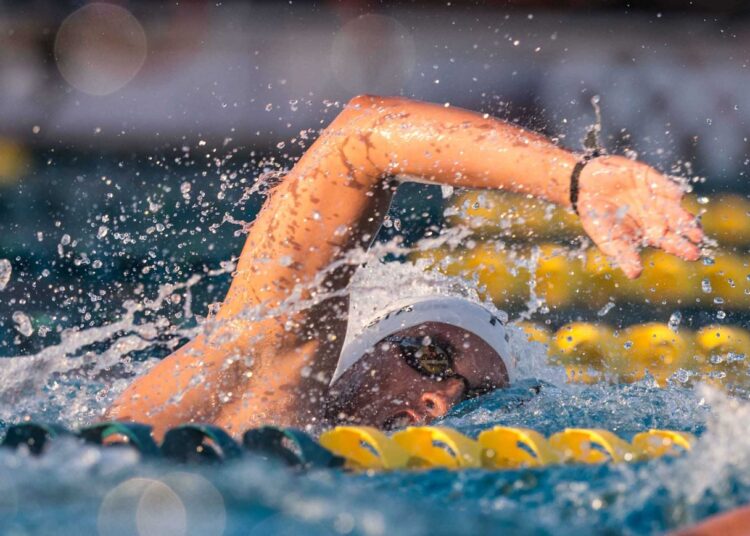 Nixon Hernández hace historia al imponer récord nacional en los 50 metros libres