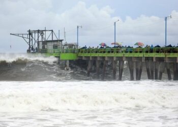 Ministerio de Medio Ambiente solicita precaución por incremento de oleaje