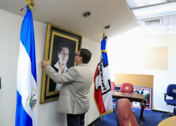 Nuevas Ideas retira foto del fundador de ARENA, Roberto d’Aubuisson, de salón de Asamblea Legislativa