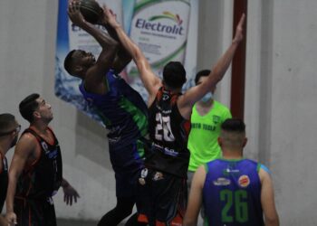 Santa Tecla derrota a Águila en el inicio de las semifinales de la Liga de Baloncesto Mayor