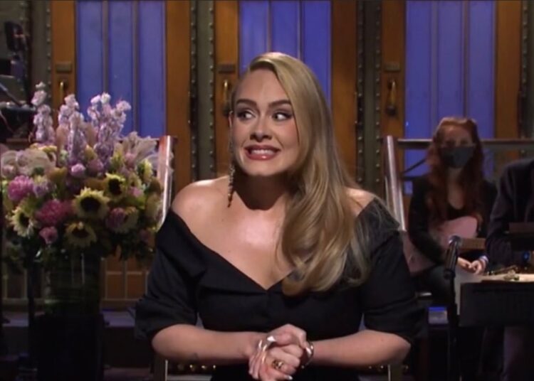 Adele tras meses de no ser vista en público apareció luciendo una imagen asombrosa