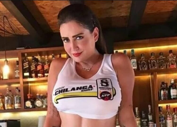 Celia Lora se quita todo y presume sus enormes atributos