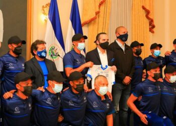 Bancada cian propone declarar Hijos Meritísimos de El Salvador a Selección de fútbol playa