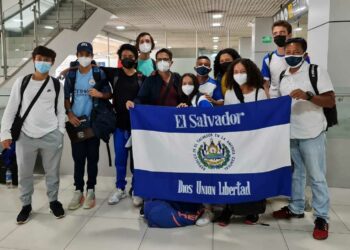 Tenistas juveniles alvadoreños partieron a México al Premundial WJTC U-14 y U16