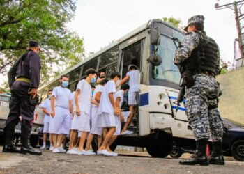 Trasladan a reos de bartolinas de Soyapango al Centro Penal La Esperanza