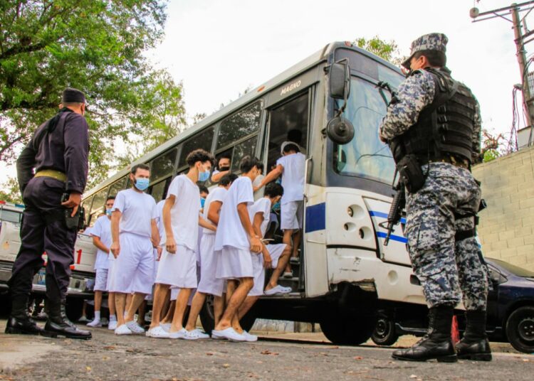 Trasladan a reos de bartolinas de Soyapango al Centro Penal La Esperanza