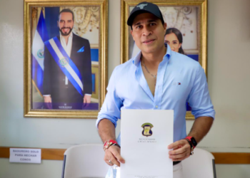 Alcalde guatemalteco solicita vacunas contra el COVID-19 a Nayib Bukele y viaja a El Salvador