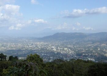 Cielo medio nublado y con posibles chubascos en el occidente y centro del país