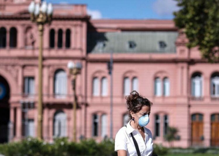 Argentina confinará casi todo el territorio durante nueve días