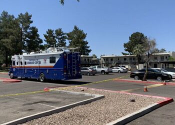 En EE.UU. una madre dijo escuchaba voces que le decían que mate a sus hijos y la policía los halló muertos