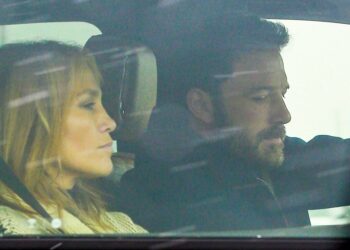 Jennifer Lopez y Ben Affleck son fotografiados en cita romántica