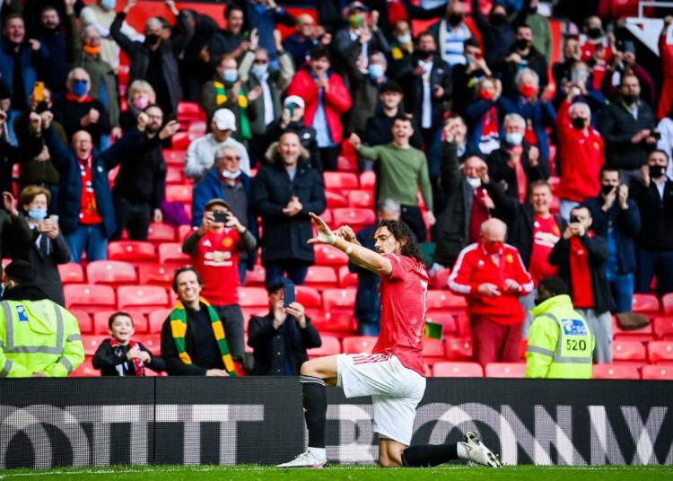 Edinson Cavani volvió a brillar con un golazo de mitad de cancha y el Manchester United se lo dedicó con sutileza a Boca