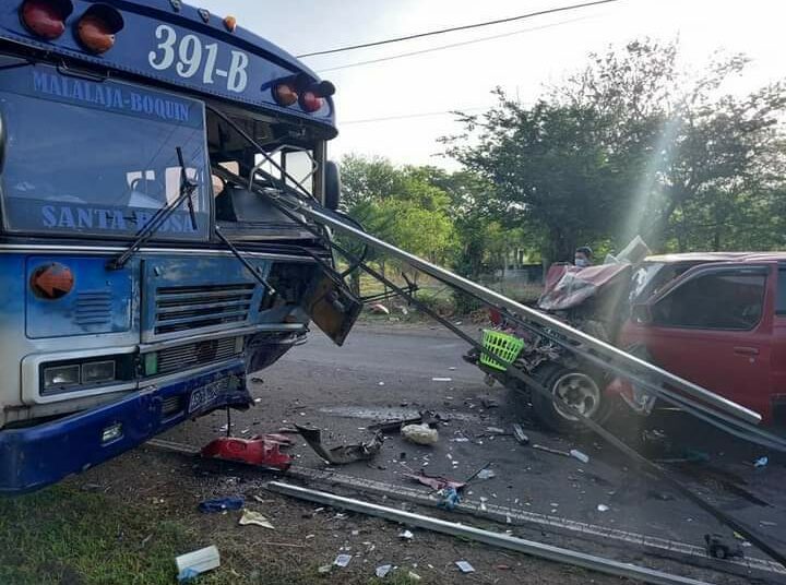 Fuerte accidente de tránsito en La Unión deja 3 lesionados