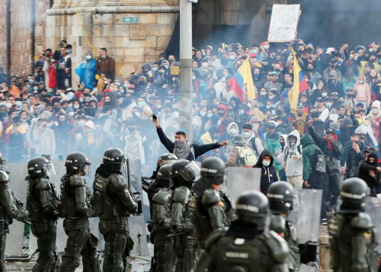 La Fiscalía de Colombia imputará a agentes de la Policía Nacional por tres homicidios durante las protestas