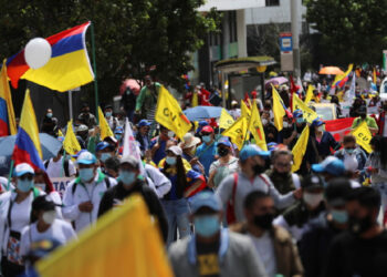 Los colombianos están de acuerdo con las manifestaciones, pero no con los bloqueos y el vandalismo