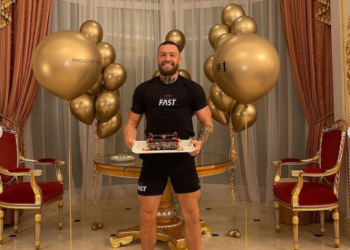 Conor McGregor celebra tras convertirse en el atleta más rico del mundo por delante de Cristiano y Messi