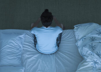 Estudio científico revela que dormir menos de 6 horas aumenta el riesgo de padecer demencia