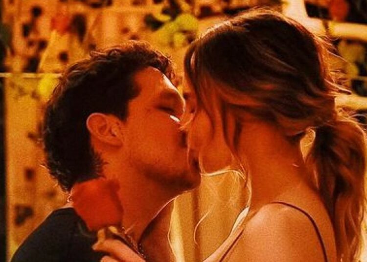 Siete curiosidades del anillo que Christian Nodal le dio a Belinda