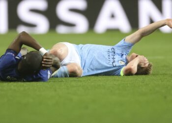 Kevin De Bruyne sufrió una doble fractura en el rostro y surge temor a perderse la Eurocopa