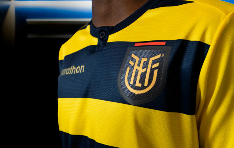 La selección de fútbol de Ecuador presenta la camiseta para la Copa América 2021 y las redes estallan en burlas