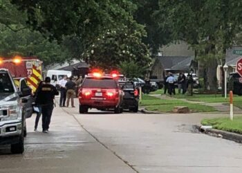 La Policía de EE.UU. investiga un posible caso de contrabando humano, tras hallar a más de 90 personas en una casa en Houston