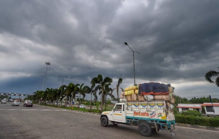 India realiza evacuaciones masivas por llegada del potente ciclón Yaas
