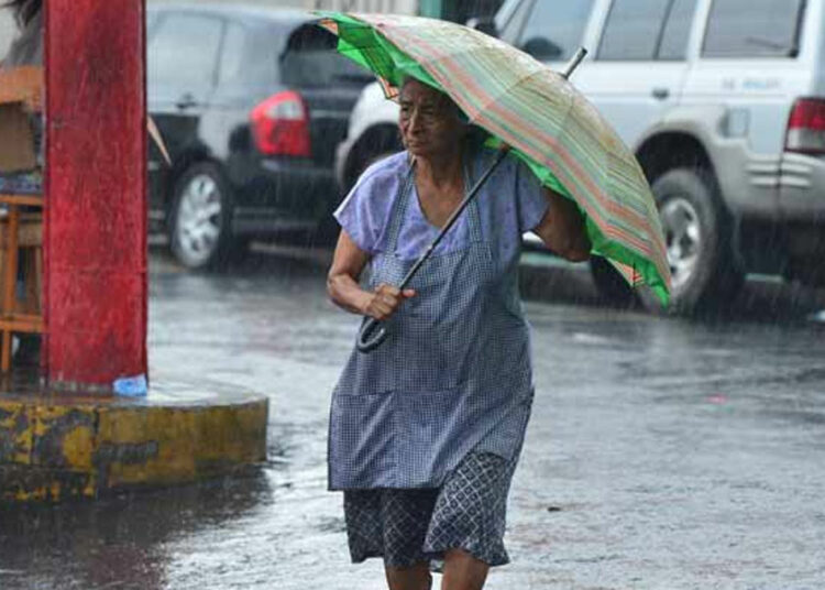 Para este martes se esperan lluvias moderadas con actividad eléctrica