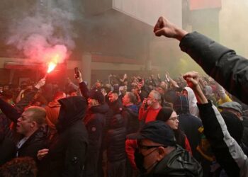 Premier League advierte castigo tras disturbios en Manchester United vs Liverpool