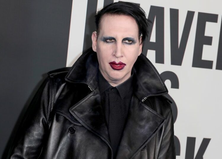 Marilyn Mason es acusado de agresión sexual por parte de su ex asistente