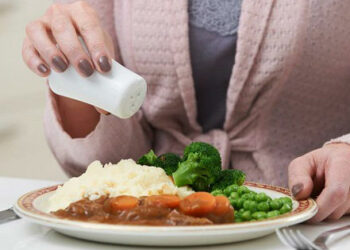 Estudia científico revela que comer sal en exceso debilita el sistema inmunológico