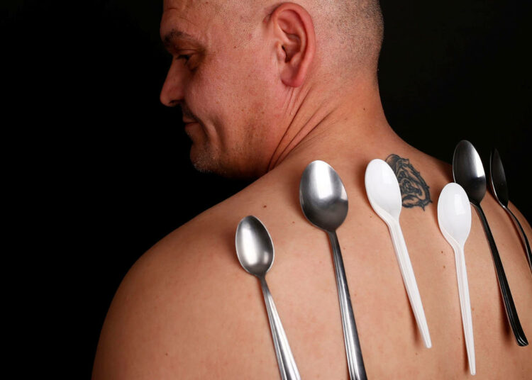 Una diputada de Vox en Madrid dijo que ‘las vacunas nos vuelven magnéticos’