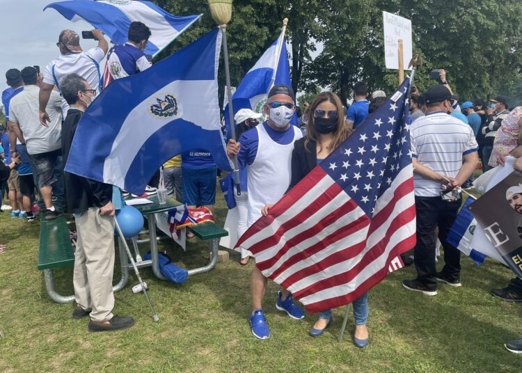 Diáspora salvadoreña sale de nuevo a las calles de EE. UU. en apoyo al presidente Bukele