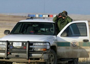 Patrulla Fronteriza de EE.UU. embiste a dos inmigrantes irregulares hondureños, matando a uno e hiriendo al otro