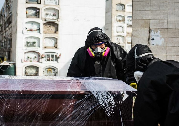 Perú eleva el balance de muertos por la pandemia de 69.000 a 180.000