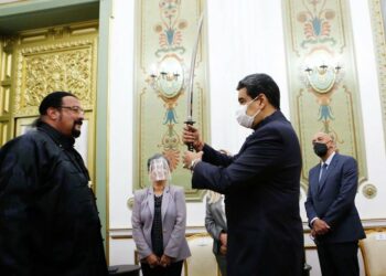 Steven Seagal visitó al presidente de Venezuela Nicolás Maduro