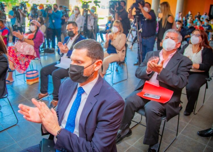 Bandesal pide a artistas que aún no han retirado el subsidio, que revisen el listado en la web