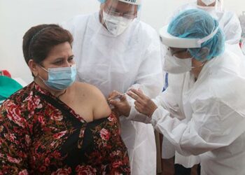 Presidente Bukele anuncia que personas mayores de 50 años ya pueden ser vacunadas