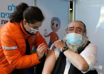 Israel: El brote de la variante Delta afecta a adultos que ya habían sido vacunados con dos dosis de Pfizer