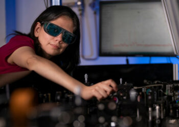 Inventan una nanopelícula que se aplica a las gafas y «hace visible lo invisible»