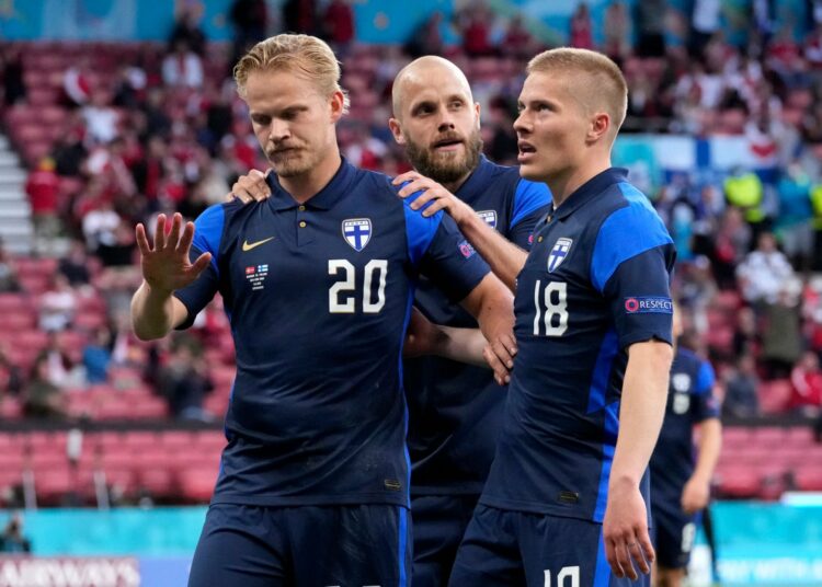 Eurocopa: Finlandia venció a Dinamarca en un partido marcado por lo ocurrido con Christian Eriksen