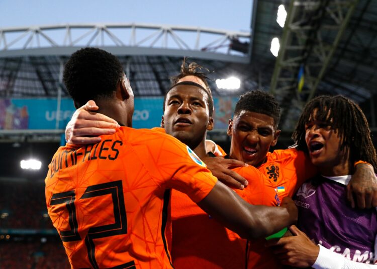 Holanda vence 3-2 a Ucrania en su inicio en la Eurocopa