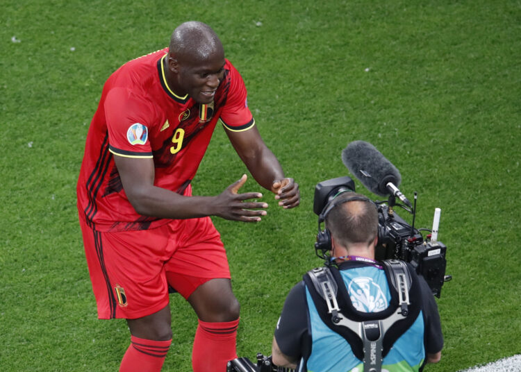 Bélgica y Países Bajos pasan a octavos en jornada de homenaje a Eriksen