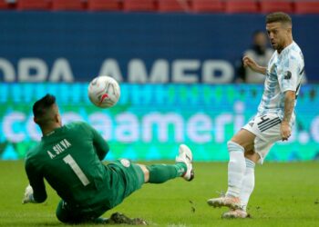 Argentina le gana a Paraguay y se afianza en la cima del Grupo A de la Copa América