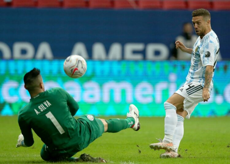 Argentina le gana a Paraguay y se afianza en la cima del Grupo A de la Copa América