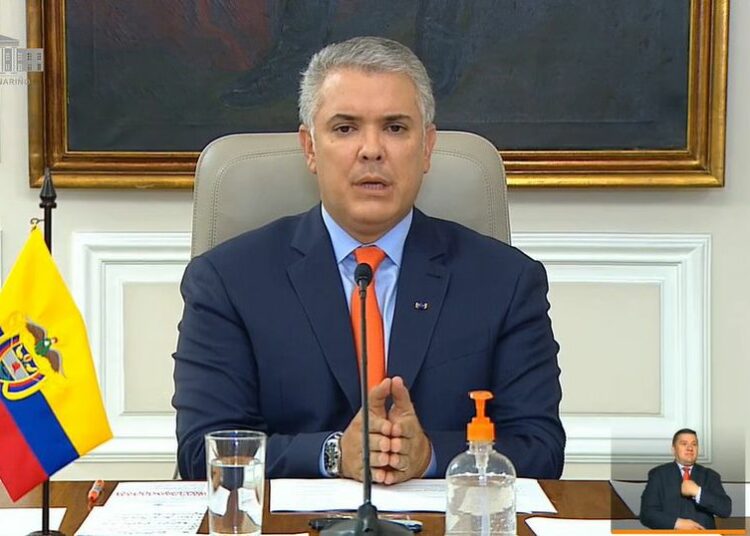 (VIDEOS) Atacan a balazos al helicóptero donde se transportaba el presidente de Colombia Iván Duque