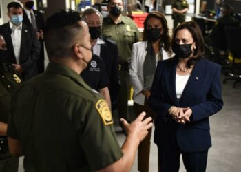 Kamala Harris promete respuesta “humana” frente a la inmigración en su visita a la frontera sur