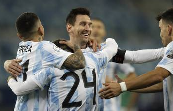 Argentina goleó 4-1 a Bolivia y avanzó como líder de su grupo a los cuartos de final