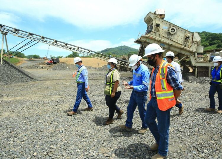 Auditores del MARN y equipo técnico de CEL visitaron la Central Hidroeléctrica 3 de febrero