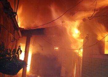 Incendio en un mesón de Santa Tecla es controlado por cuerpo de Bomberos